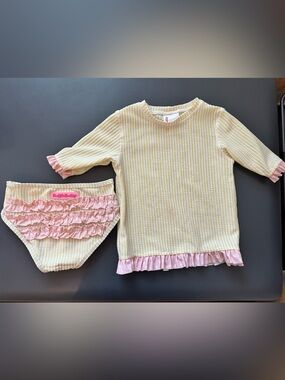 Rufflebutts seersucker Rash-guard and bottoms two-Piece Set - Yellow & Pink